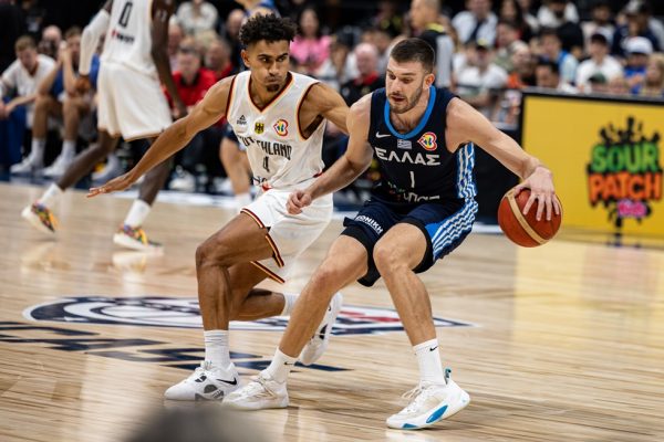 Ρογκαβόπουλος: «Θα τα δώσουμε όλα χωρίς φόβο κόντρα στις ΗΠΑ»