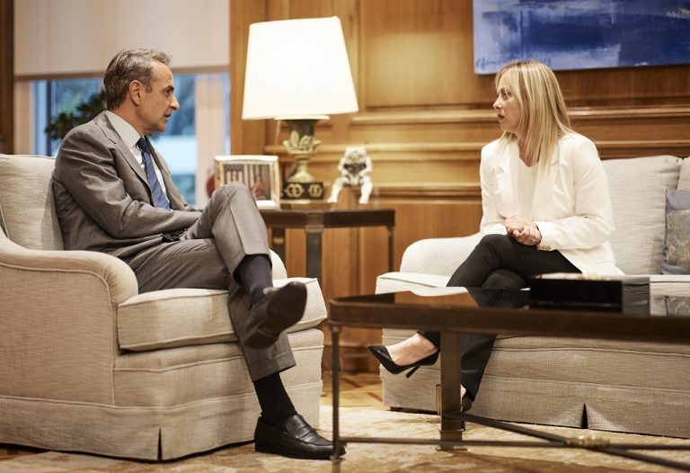 Ο Κυριάκος Μητσοτάκης υποδέχθηκε την Τζόρτζια Μελόνι στο Μαξίμου – Η ατζέντα της συνάντησης