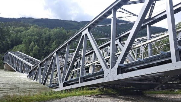 Νορβηγία: Σιδηροδρομική γέφυρα κατέρρευσε από τις πλημμύρες – Δεν υπάρχουν θύματα