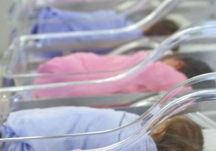 Υπόθεση παράνομων υιοθεσιών στα Χανιά: Στο στόχαστρο γιατροί και κέντρο υποβοηθούμενης αναπαραγωγής