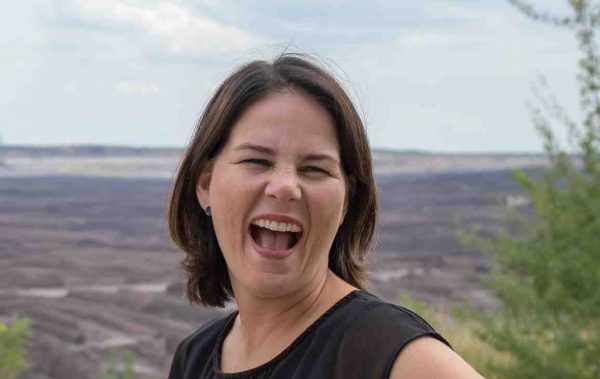 Λογαριασμός παρωδία της Γερμανίδας ΥΠΕΞ στο X – Κίνδυνος για την εξωτερική πολιτική, λέει η Μπέρμποκ