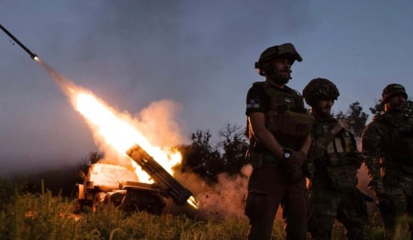 Ο Ζελένσκι ανακοίνωσε την επιτυχή δοκιμή ουκρανικού πυραύλου μεγάλου βεληνεκούς