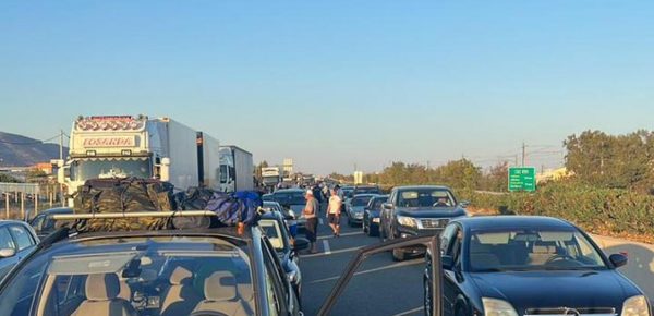 Πυρ ομαδόν στην κυβέρνηση για εθνική οδό και Νέα Φιλαδέλφεια – «Πλήρης αποτυχία» του «επιτελικού κράτους»