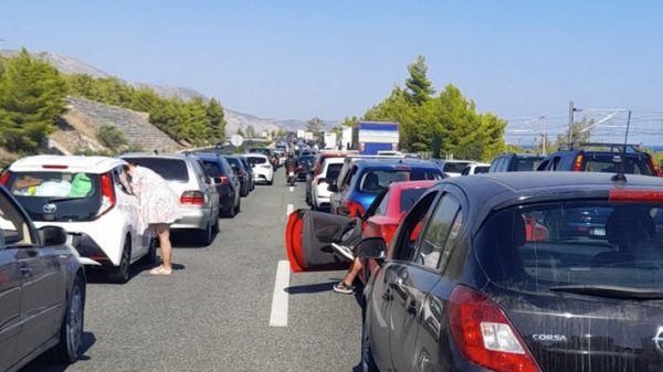 ΚΚΕ: Να ληφθεί κάθε μέριμνα για τους εγκλωβισμένους στην Αθηνών-Κορίνθου