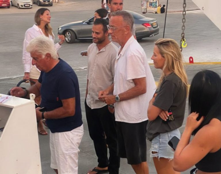 Τομ Χανκς: Περίμενε στην ουρά για το πλοίο της γραμμής από Πούντα για Αντίπαρο