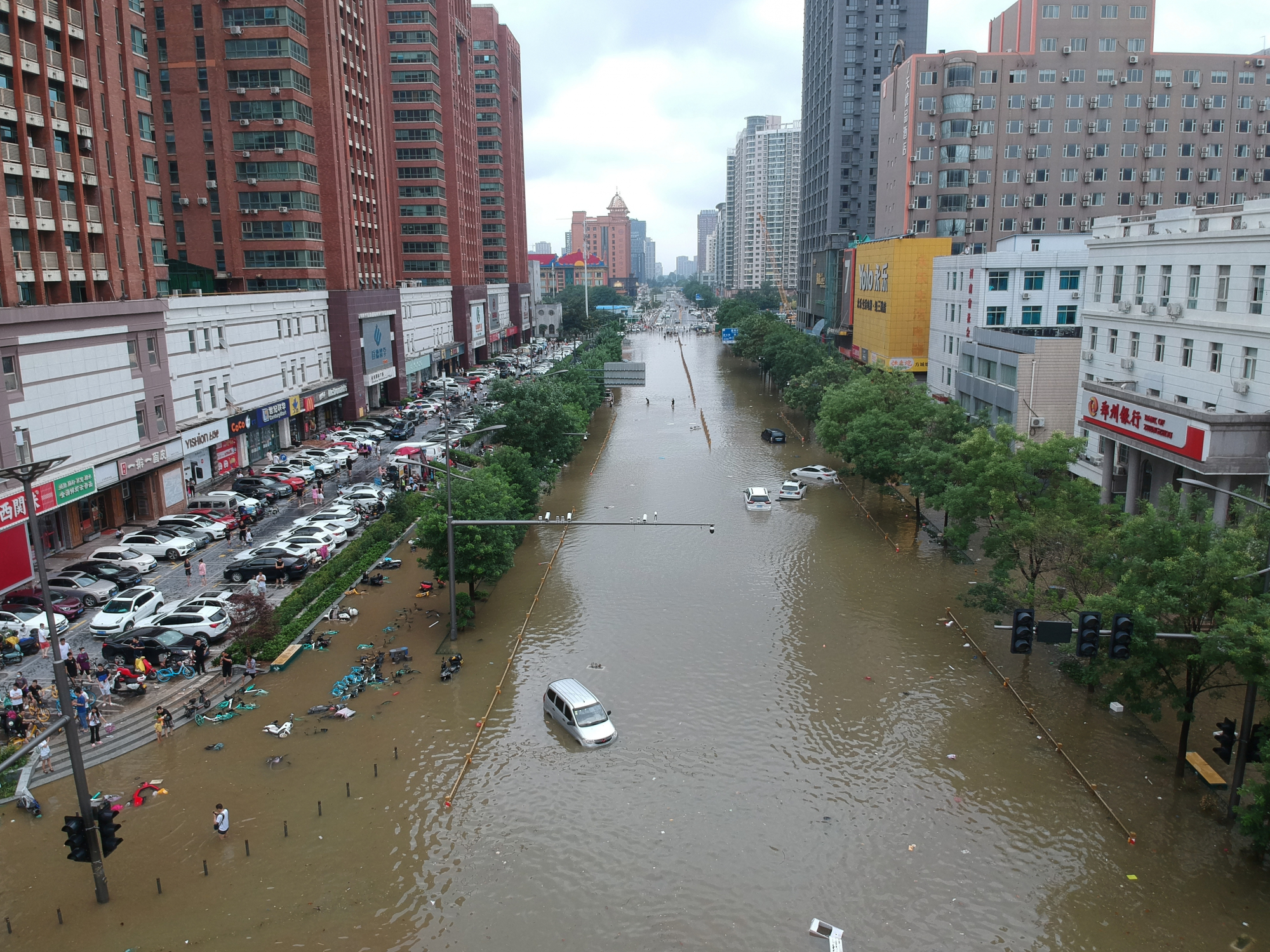Πλημμύρες στην Κίνα: Γιατί δεν δουλεύουν οι πόλεις «σφουγγάρια»