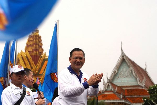 Χουν Mανέ ή αλλιώς πώς λένε στην Καμπότζη… «χαλίφης στη θέση του χαλίφη»
