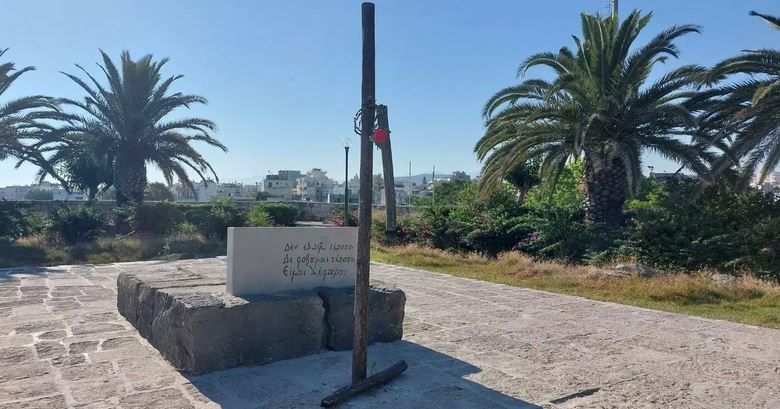 Νίκος Καζαντζάκης: Εικόνες ντροπής - Βανδάλισαν τον τάφο του στο Ηράκλειο