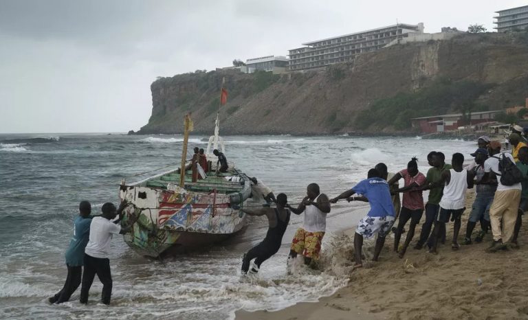 Μετανάστες: Φόβοι για περισσότερους από 60 νεκρούς σε ανατροπή πλεούμενου στο Πράσινο Ακρωτήρι