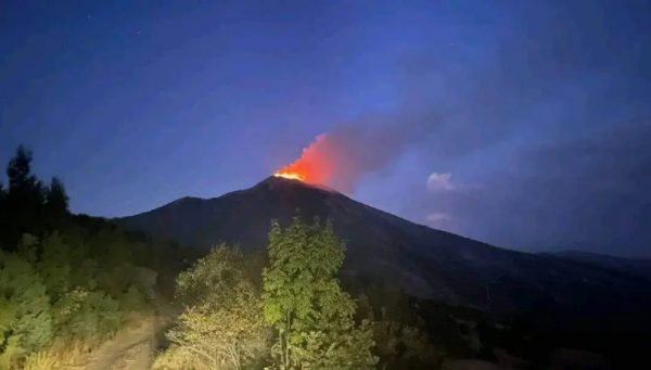 Φωτιά στο Πανόραμα Δράμας: Συναγερμός στην Πυροσβεστική – Καίει σε δύσβατο σημείο
