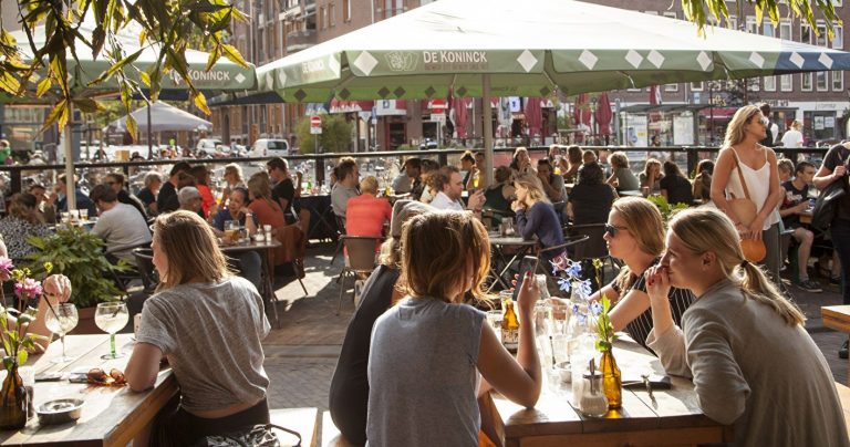 ΗΠΑ: Γιατί ολοένα και περισσότεροι Αμερικανοί μετακομίζουν στις χώρες της Ευρώπης