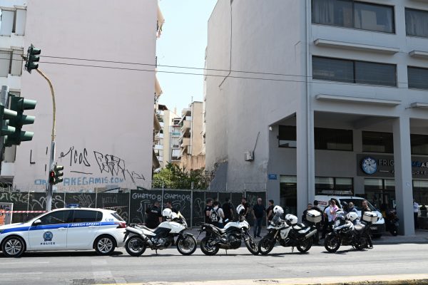 Κολωνός: Απολογήθηκε ο αστυνομικός για τους πυροβολισμούς – Τι υποστήριξε