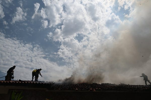 Φωτιά στην Πάρνηθα: Σύμμαχοι ή εχθροί οι άνεμοι στο πύρινο μέτωπο τις επόμενες ώρες; – Η ενημέρωση από το meteo