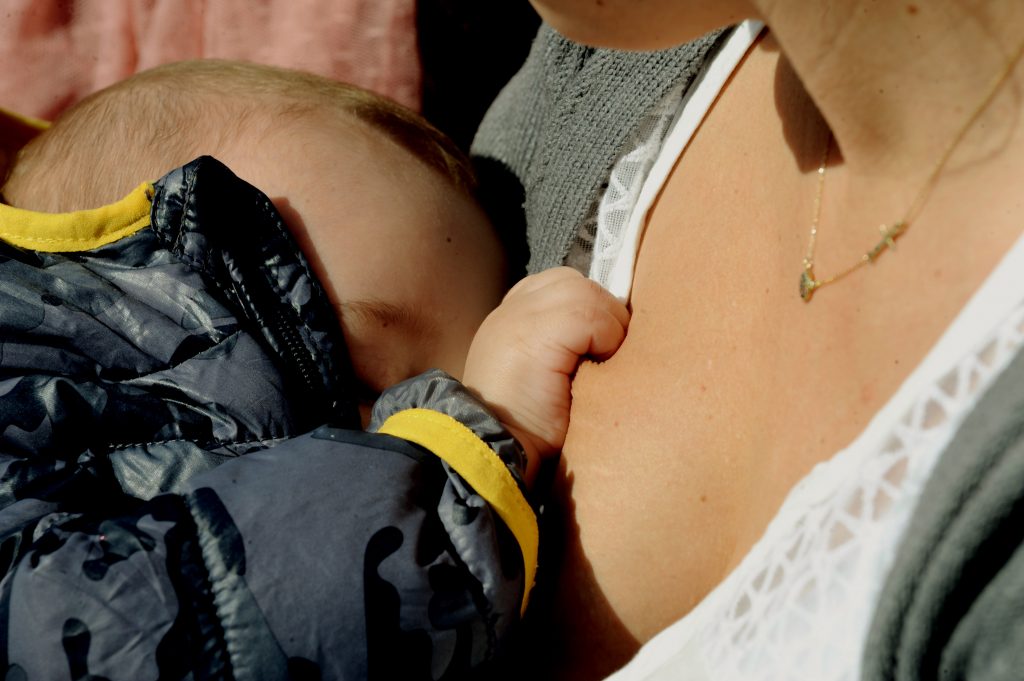 ΠΟΥ: Παγκόσμια καμπάνια για τον μητρικό θηλασμό στην εργασία