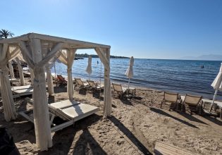 Παραλίες: Είχαν στήσει ανάκλιντρα και εξέδρες στη θάλασσα – 24 συλλήψεις σε τέσσερα νησιά, παραβάσεις και στην Αττική