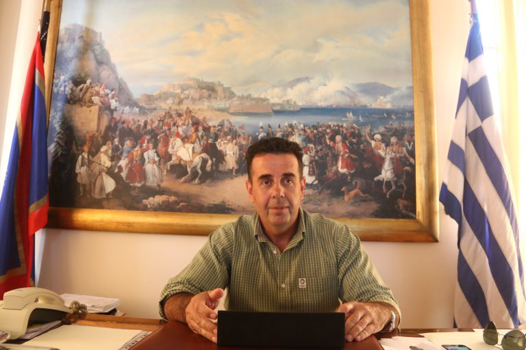 Ναύπλιο: Πειθαρχική διαδικασία για τον δήμαρχο που άφηνε περιττώματα στην εξώπορτα του αντιπάλου του