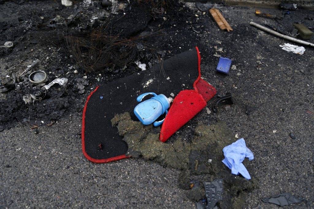 Τροχαίο στην Αττική Οδό: Ανατροπή αυτοκινήτου στη μέση του δρόμου