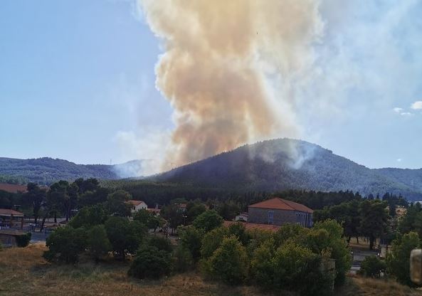 Καλύτερη η εικόνα της φωτιάς στον Άγιο Βλάσιο στην Τρίπολη