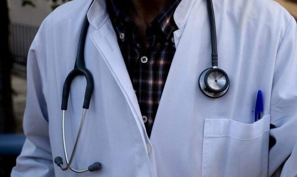 Ντόμινο παραιτήσεων αγανακτισμένων γιατρών από τα νοσοκομεία