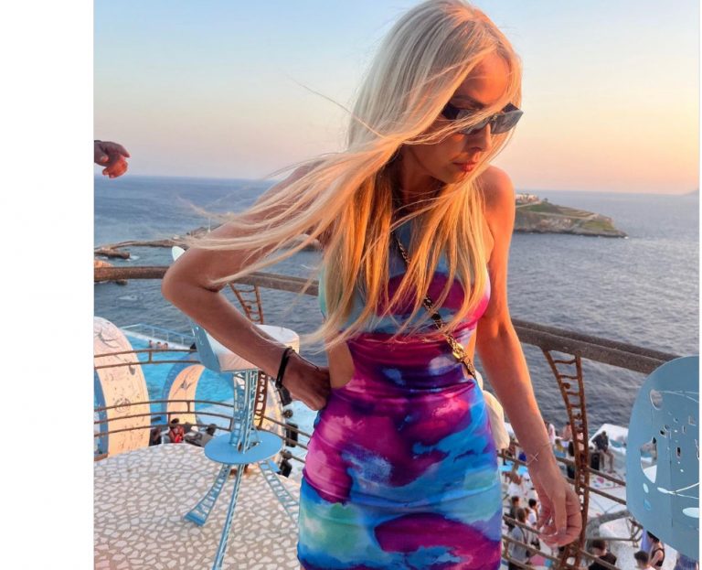 Γωγώ Μαστροκώστα: Οικογενειακές στιγμές στα ελληνικά νησιά