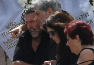 Άφατη θλίψη στην κηδεία του γιου του του Οδυσσέα Σταμούλη – Όταν χάνεται ένα παιδί τελειώνουν οι λέξεις