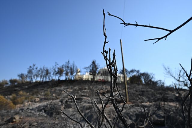 Πρώτη έκτακτη επιχορήγηση 300.000 ευρώ στον δήμο Σαρωνικού, λόγω της πυρκαγιάς.