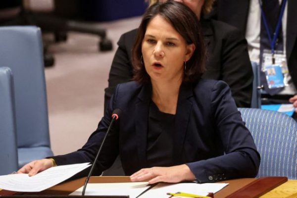 Βλάβη στο αεροσκάφος της ΥΠΕΞ Γερμανίας ενώ βρισκόταν στον αέρα – Εριξε τα καύσιμα στη θάλασσα