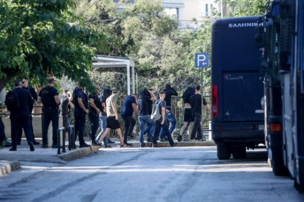Νέα Φιλαδέλφεια: Ξεκίνησε η μεταγωγή των κατηγορουμένων σε 16 φυλακές