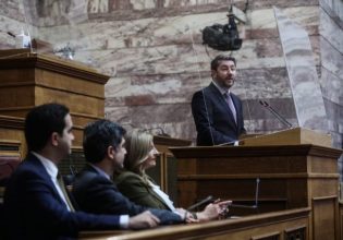 Ανδρουλάκης: Να διεξαχθεί προ ημερησίας διάταξης συζήτηση στη Βουλή για τις φωτιές