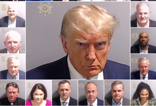 ΗΠΑ: Ο Τραμπ μετατρέπει την φωτογραφία που του πήραν στη φυλακή σε όπλο επικοινωνιακής πολιτικής