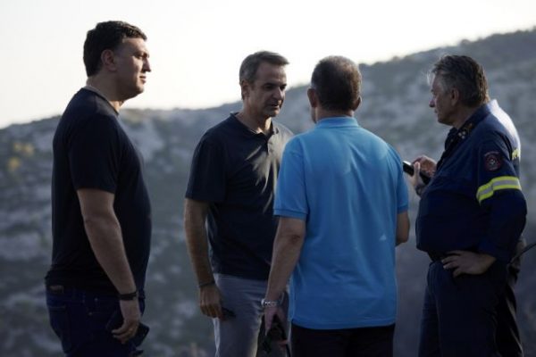 Στη Βουλή μεταφέρεται η πολιτική σύγκρουση για τις φωτιές – Πότε θα γίνει η συζήτηση, τι θα ανακοινώσει ο πρωθυπουργός