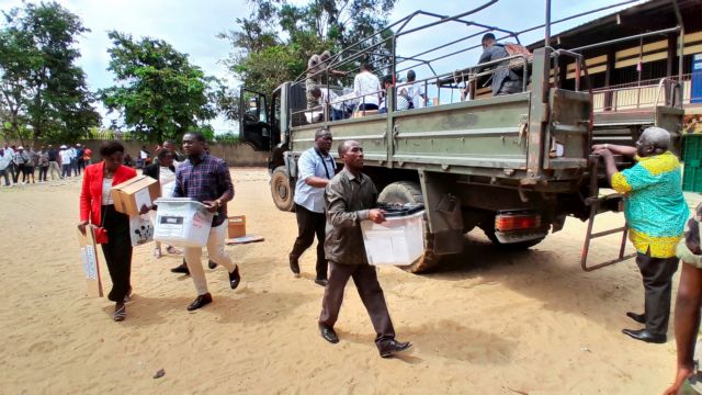 Στρατιωτικό πραξικόπημα στη Γκαμπόν - Κλειστά τα σύνορα