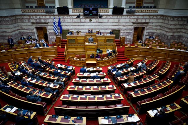 Κόντρα κορυφής σήμερα στη Βουλή για τις φωτιές - Πώς θα αντικρούσει ο Μητσοτάκης τις επικρίσεις της αντιπολίτευσης