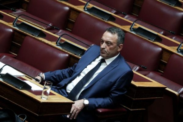 Διέγραψε τρεις βουλευτές των Σπαρτιατιών ο Βασίλης Στίγκας