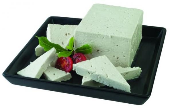 Γιατί όλοι διαγκωνίζονται για ένα κομμάτι φέτα