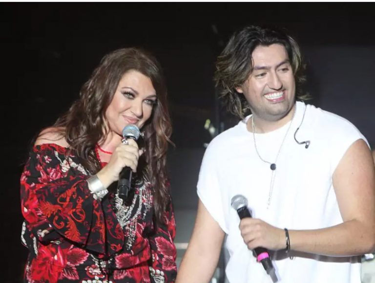 Καίτη Γαρμπή: «Συγκινούμαι που μοιράζομαι μαζί με τον γιο μου την ίδια πίστα και τον καμαρώνω»