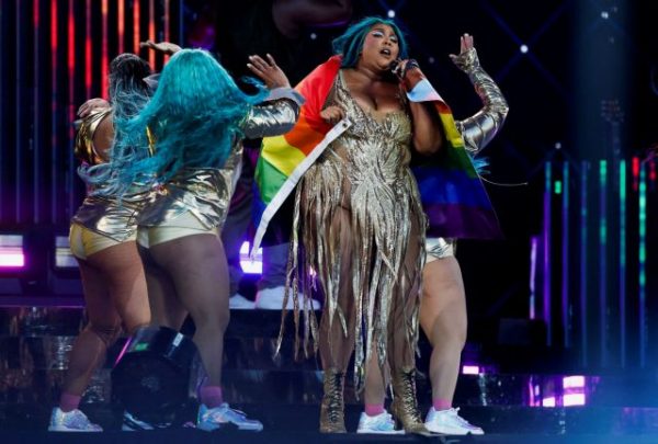 Lizzo: Βαριές κατηγορίες εις βάρος της από χορεύτριες για σεξουαλική παρενόχληση, εξευτελισμό και διακρίσεις