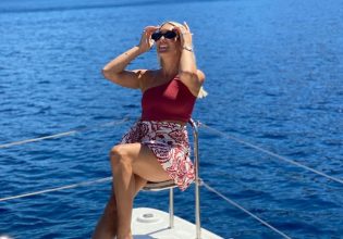 Ρία Κολοβού: Οι εντυπωσιακές φωτογραφίες με μαγιό από τη Μύκονο