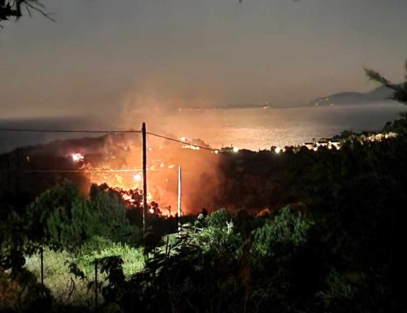 Φωτιά στην Κεφαλονιά: Υπό μερικό έλεγχο το πύρινο μέτωπο