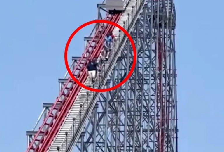 Λούνα παρκ στο Οχάιο: Επιβάτες σε τρενάκι αναγκάστηκαν να κατέβουν με τα πόδια τη σκαλωσιά όταν αυτό ακινητοποιήθηκε