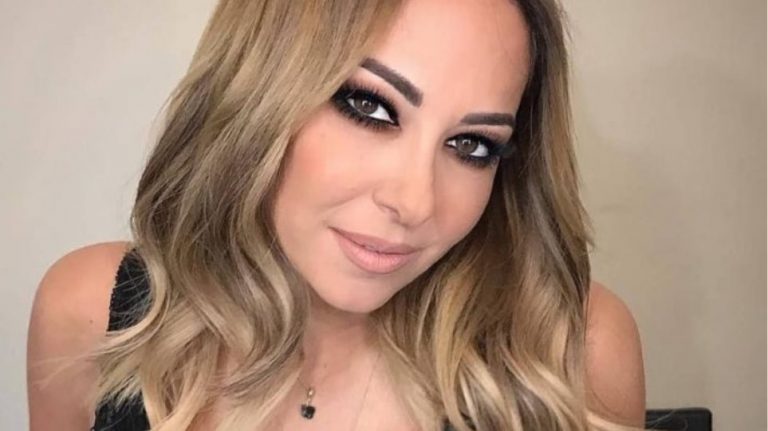 Μελίνα Ασλανίδου: Ποζάρει με σέξι ολόσωμο μαγιό