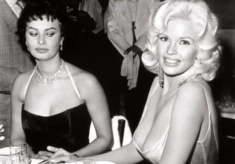 Εξηγώντας το «φονικό» βλέμμα της Σοφίας Λόρεν στο… απειλητικό μπούστο της Μάνσφιλντ