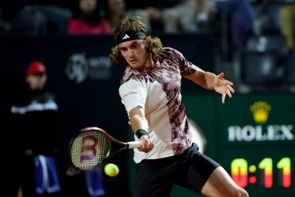 Βρήκε τις λύσεις και προκρίθηκε ο Τσιτσιπάς (2-0)