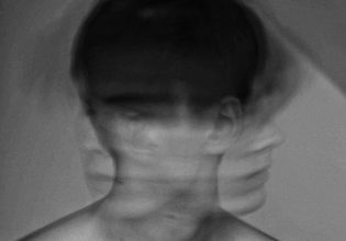 Νέα ομοφοβική επίθεση στο κέντρο της Αθήνας – «Αν είχα μαχαίρι θα σε σκότωνα»