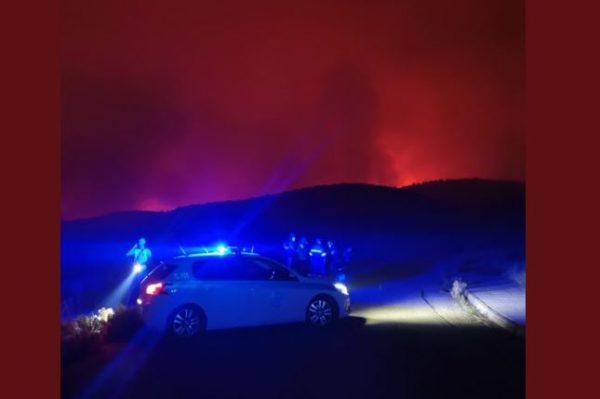 Συναγερμός στην Αλεξανδρούπολη: Aνησυχία για αποθήκες πυρομαχικών – Mέσα σε πεδίο βολής το πύρινο μέτωπο