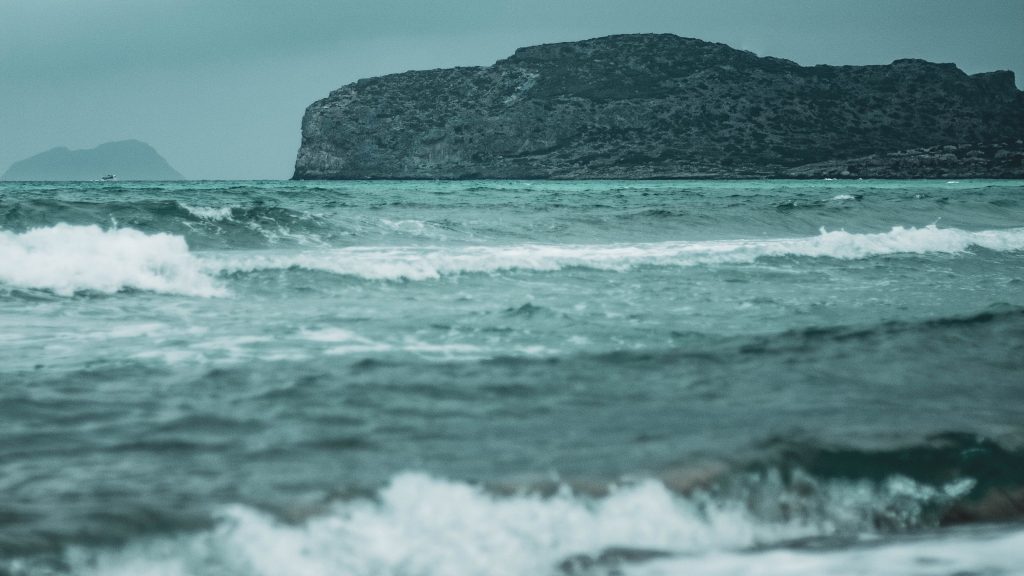 Καιρός: Από τα 40αρια στην κακοκαιρία «Petar» – Στα δύο χωρισμένη η Ελλάδα