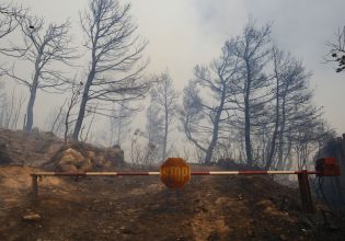 Φωτιές: Εκκενώνεται προληπτικά το κέντρο κράτησης μεταναστών στην Αμυγδαλέζα