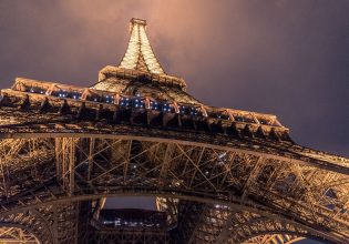 Παρίσι: Τουρίστες σε κατάσταση μέθης διανυκτέρευσαν… στον Πύργο του Άιφελ