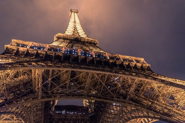 Παρίσι: Τουρίστες σε κατάσταση μέθης διανυκτέρευσαν… στον Πύργο του Άιφελ