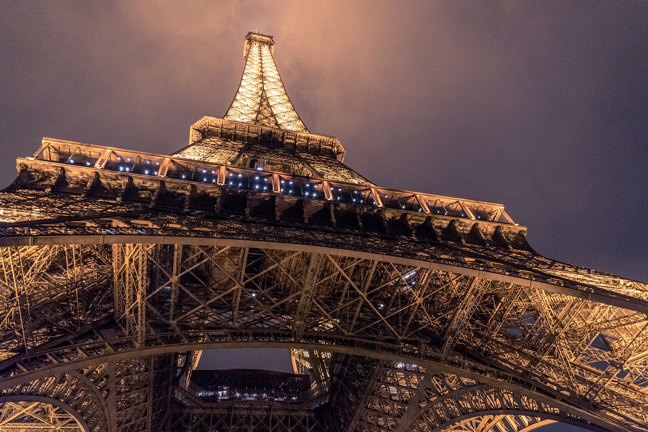 Παρίσι: Τουρίστες σε κατάσταση μέθης διανυκτέρευσαν... στον Πύργο του Άιφελ
